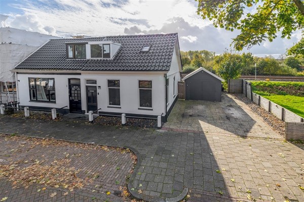 Te koop: Heerlijke moderne starterswoning met garage !